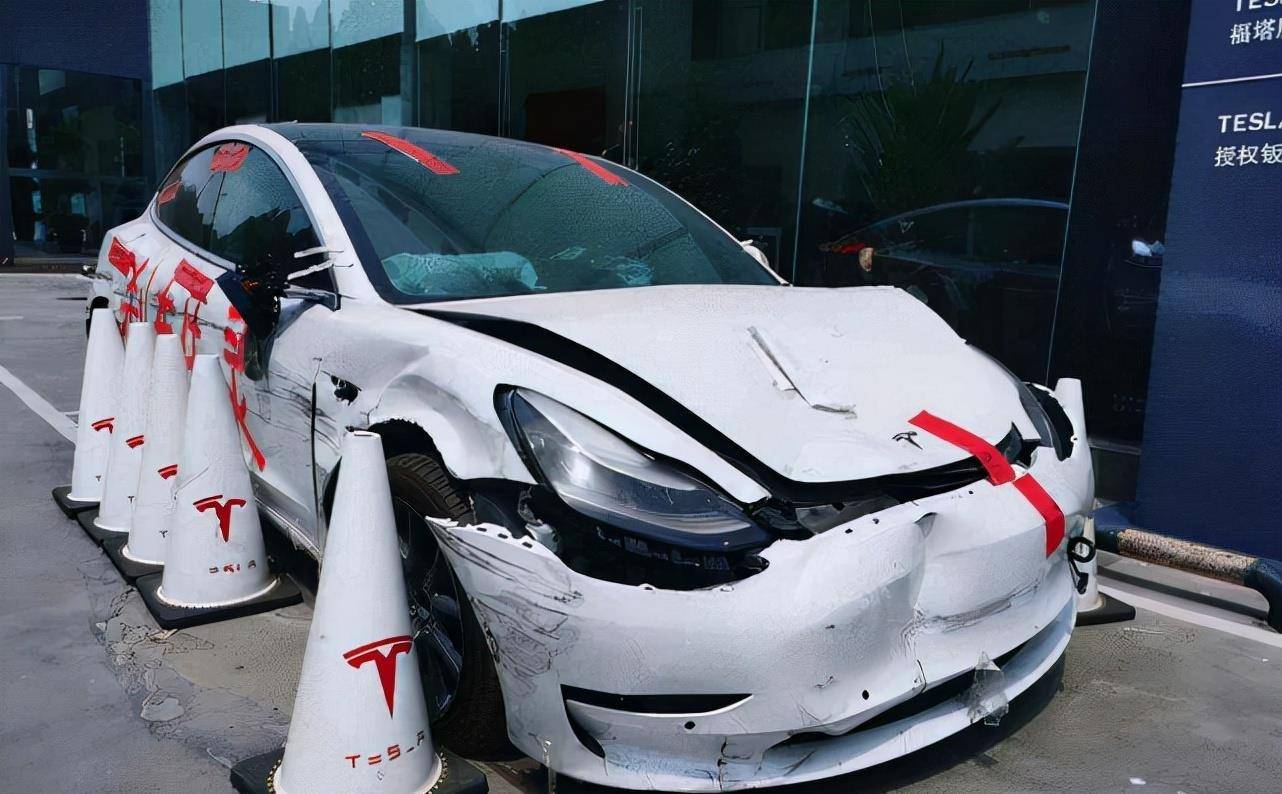 男子买到特斯拉全损车 法院:退1赔3男子买到特斯拉全损车，法院，退一赔三——消费者维权的新里程碑