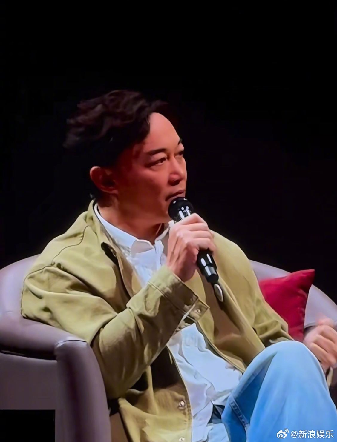 陈奕迅演唱会疑出现焦虑症躯体化陈奕迅是一位著名的华语流行歌手，他的演唱会经常出现大量歌迷，现场氛围热烈。在这种情境下，人体可能会因为过度兴奋、紧张等原因出现一些生理反应。