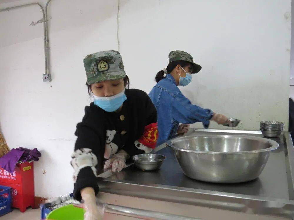 在食堂打工食堂打工的日子，体验生活的另一面
